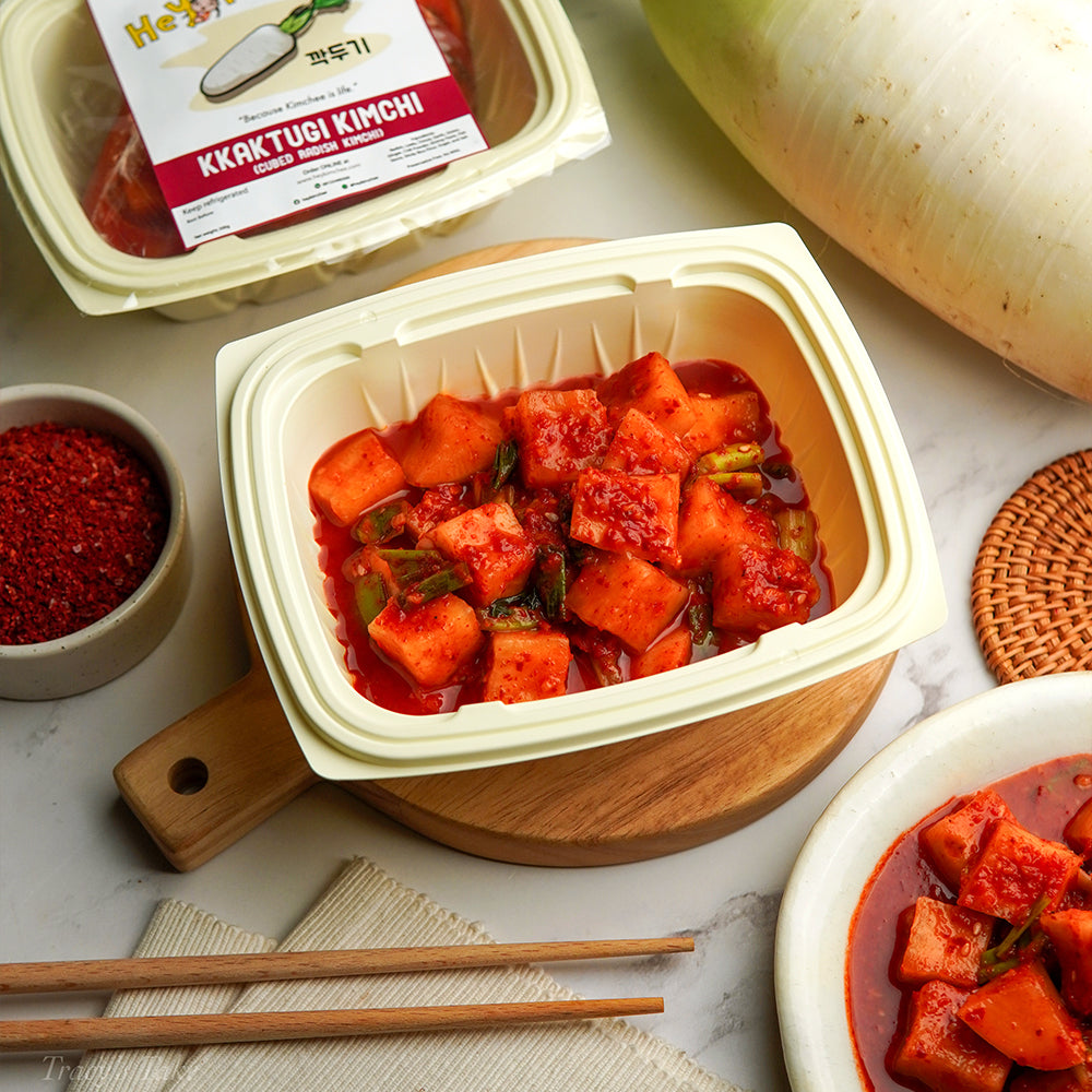 <strong>KKAKDUGI KIMCHEE</strong><br>[Cubed Radish Kimchee]